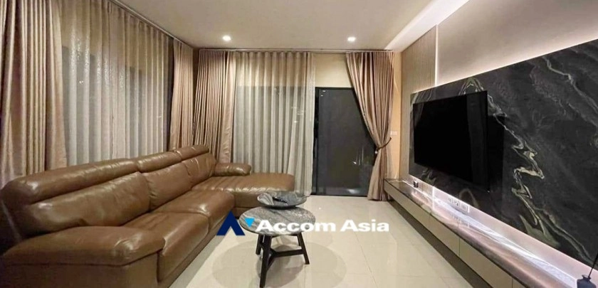 4  3 br House for rent and sale in Samutprakan ,Samutprakan  at House in Compound AA32980