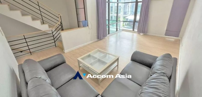 unit 3 Bedrooms  Townhouse For Rent in Samutprakan, Samutprakan  near BTS Bang Na (AA32986)