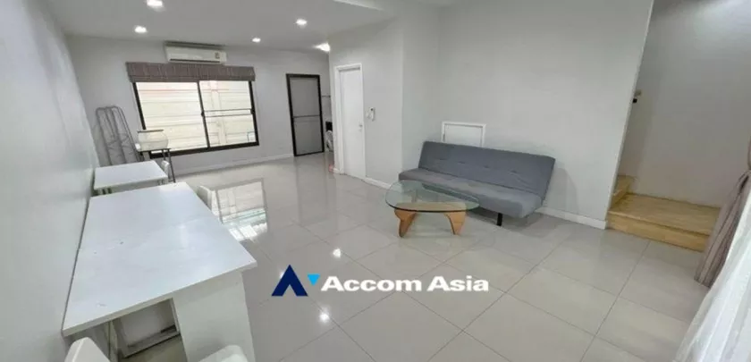 unit 3 Bedrooms  Townhouse For Rent in Samutprakan, Samutprakan  near BTS Bang Na (AA32986)