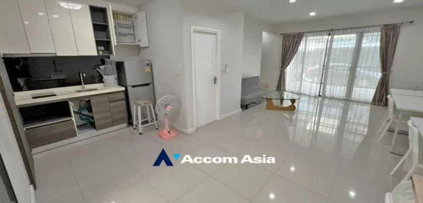  3 Bedrooms  Townhouse For Rent in ,   near BTS Bang Na (AA32986)