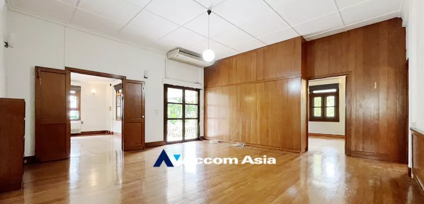 9  3 br House For Rent in sathorn ,Bangkok MRT Lumphini AA32991