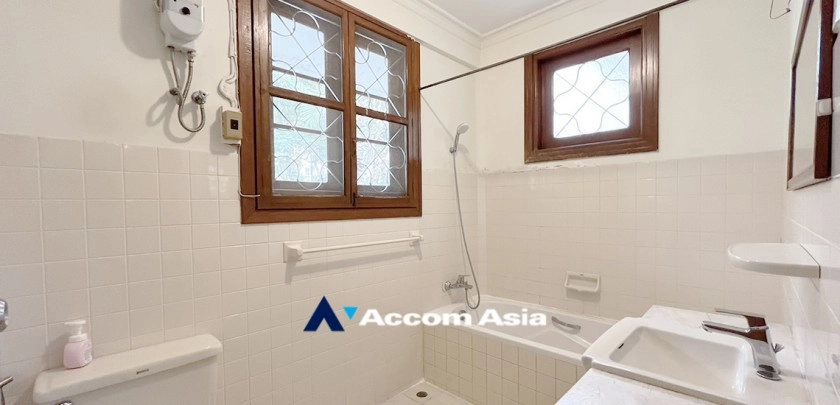 17  3 br House For Rent in Sathorn ,Bangkok MRT Lumphini AA32991