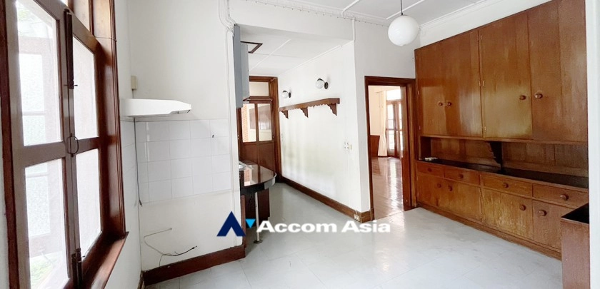 20  3 br House For Rent in Sathorn ,Bangkok MRT Lumphini AA32991