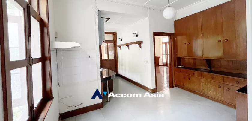 20  3 br House For Rent in sathorn ,Bangkok MRT Lumphini AA32991
