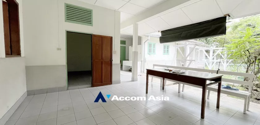 22  3 br House For Rent in sathorn ,Bangkok MRT Lumphini AA32991