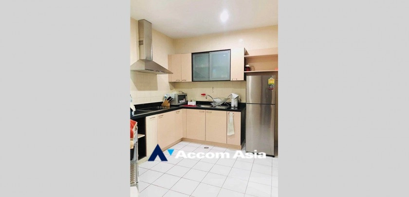 unit 3 Bedrooms  Condominium For Sale in Sathorn, Bangkok  near BRT Technic Krungthep (AA33002)