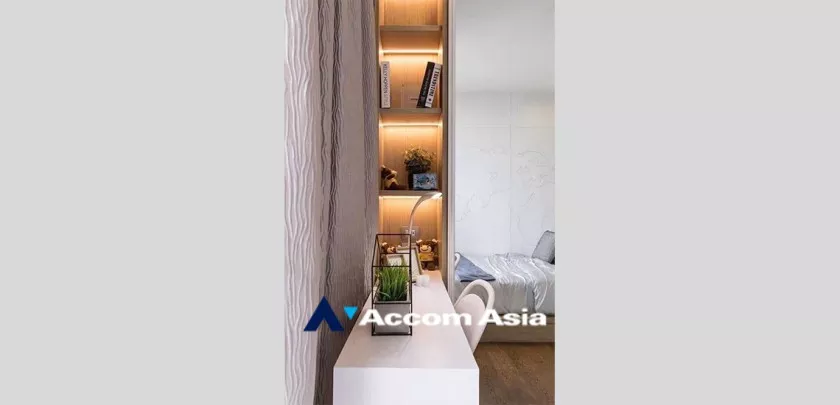  2 Bedrooms  Condominium For Sale in Sathorn, Bangkok  near BTS Surasak (AA33039)