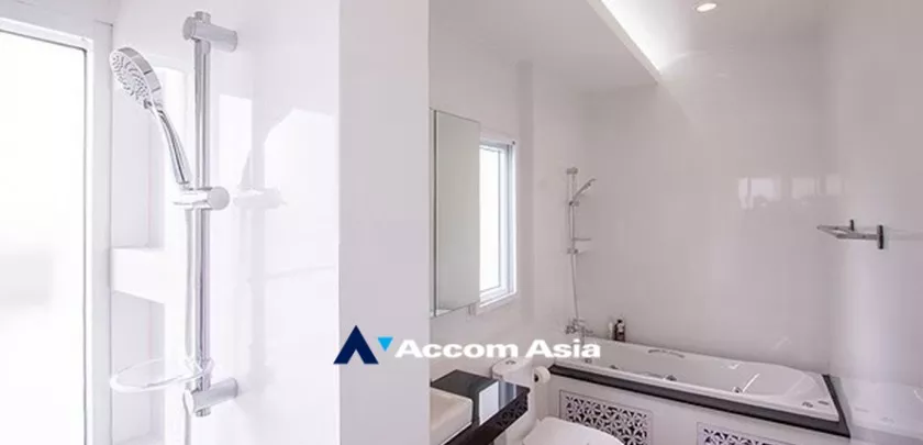 22  3 br Apartment For Rent in Sukhumvit ,Bangkok BTS Punnawithi at Apartment complex in Bangkok AA33042