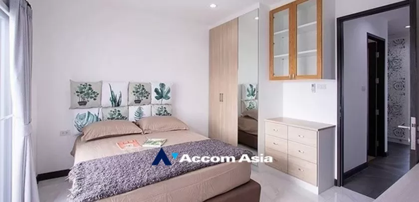 18  3 br Apartment For Rent in Sukhumvit ,Bangkok BTS Punnawithi at Apartment complex in Bangkok AA33042