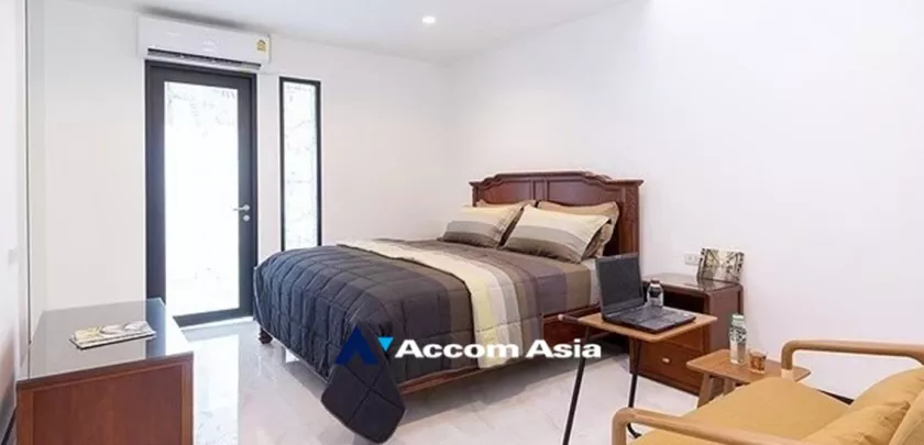 13  3 br Apartment For Rent in Sukhumvit ,Bangkok BTS Punnawithi at Apartment complex in Bangkok AA33042