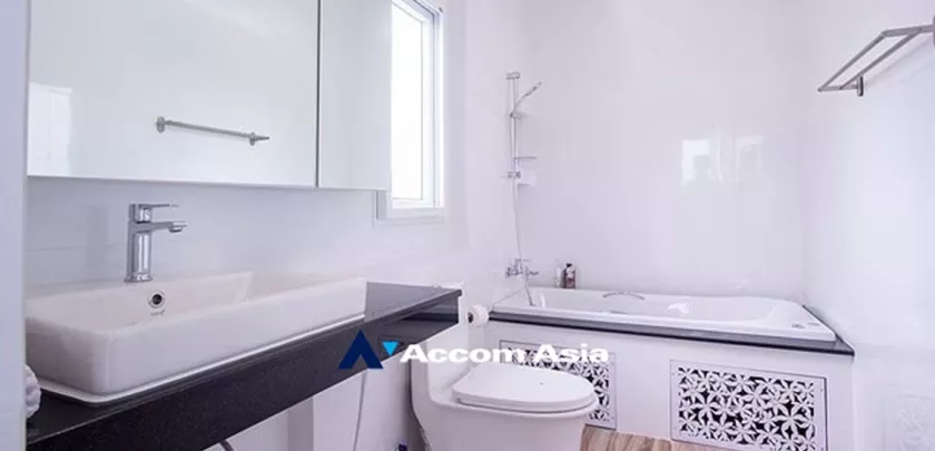 25  3 br Apartment For Rent in Sukhumvit ,Bangkok BTS Punnawithi at Apartment complex in Bangkok AA33042