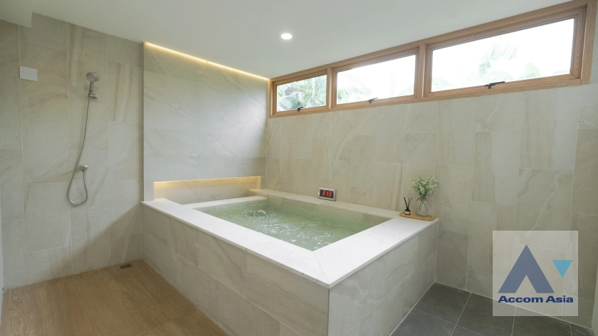 5  4 br Townhouse for rent and sale in Sukhumvit ,Bangkok BTS Phra khanong AA33050