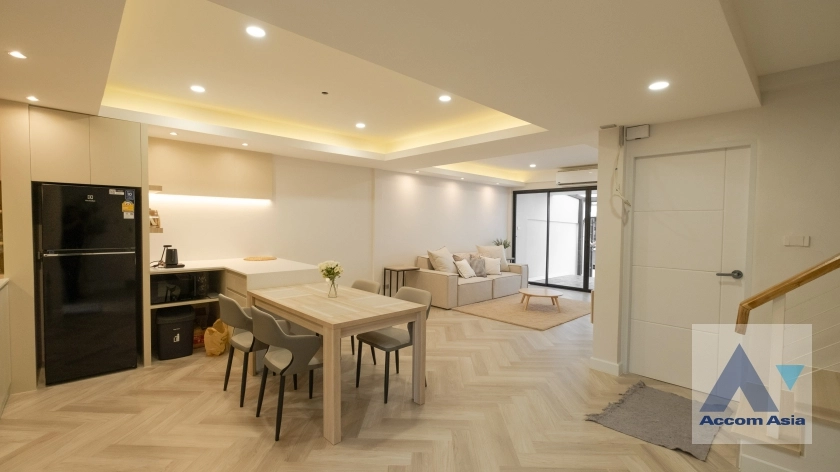 9  4 br Townhouse for rent and sale in Sukhumvit ,Bangkok BTS Phra khanong AA33050