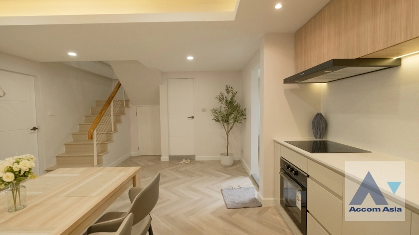 10  4 br Townhouse for rent and sale in Sukhumvit ,Bangkok BTS Phra khanong AA33050