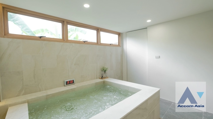 13  4 br Townhouse for rent and sale in Sukhumvit ,Bangkok BTS Phra khanong AA33050