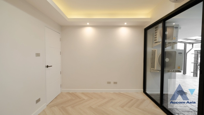 14  4 br Townhouse for rent and sale in Sukhumvit ,Bangkok BTS Phra khanong AA33050