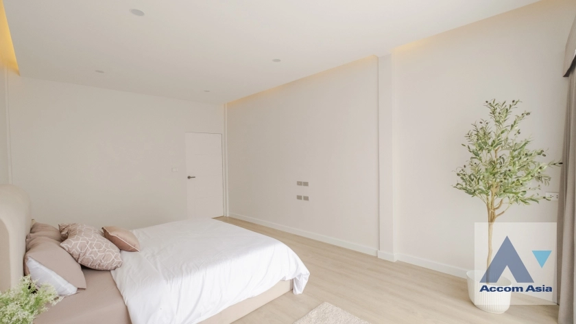 18  4 br Townhouse for rent and sale in Sukhumvit ,Bangkok BTS Phra khanong AA33050