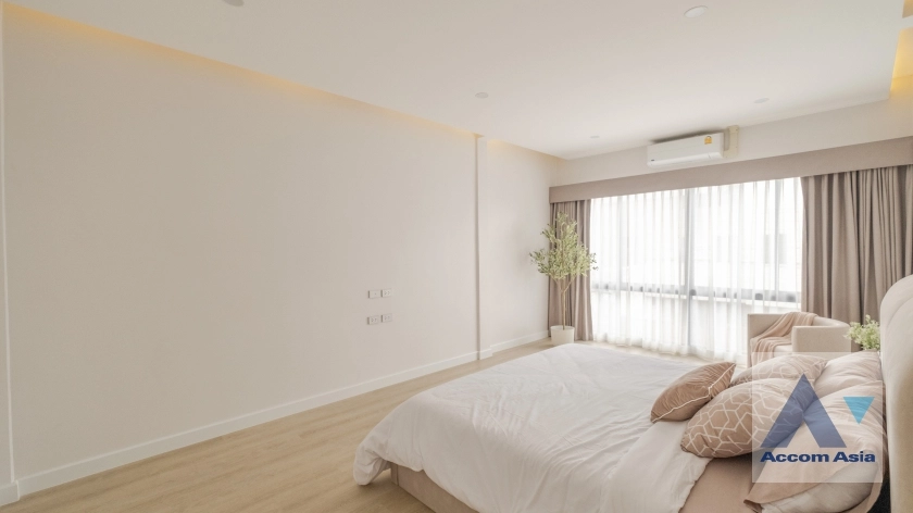 17  4 br Townhouse for rent and sale in Sukhumvit ,Bangkok BTS Phra khanong AA33050