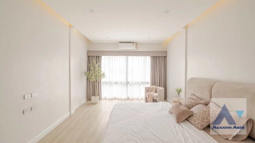 16  4 br Townhouse for rent and sale in Sukhumvit ,Bangkok BTS Phra khanong AA33050