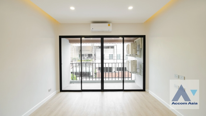 19  4 br Townhouse for rent and sale in Sukhumvit ,Bangkok BTS Phra khanong AA33050