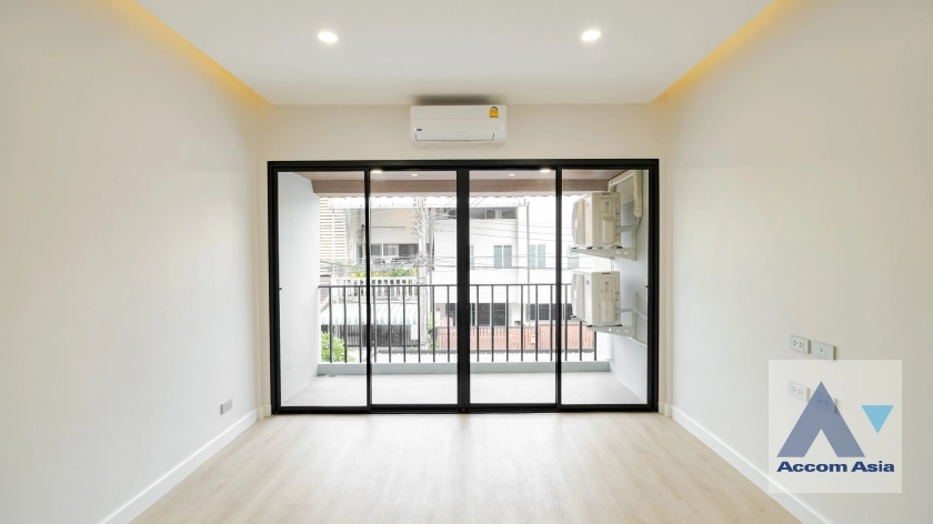18  4 br Townhouse for rent and sale in sukhumvit ,Bangkok BTS Phra khanong AA33050