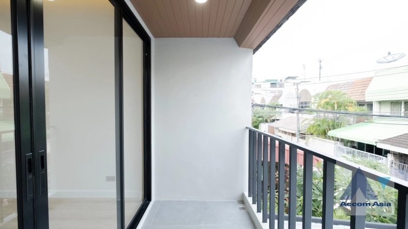20  4 br Townhouse for rent and sale in Sukhumvit ,Bangkok BTS Phra khanong AA33050