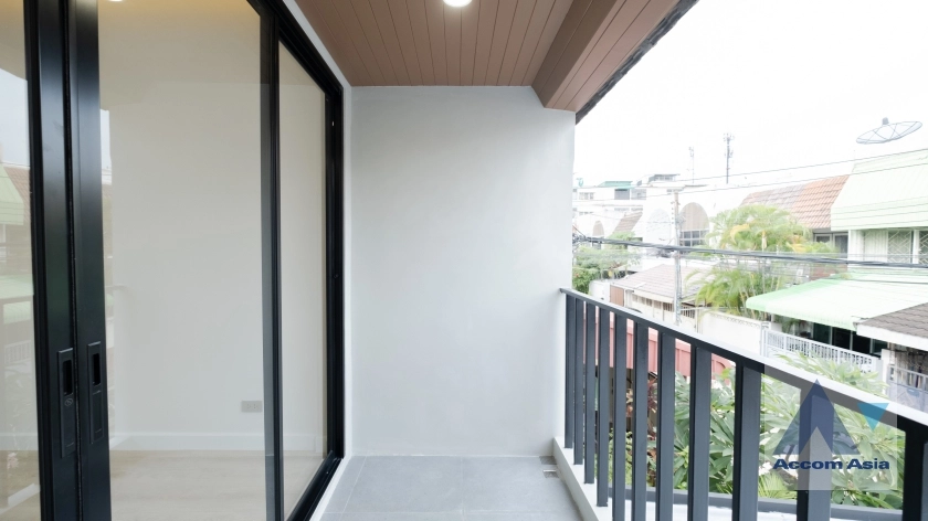19  4 br Townhouse for rent and sale in sukhumvit ,Bangkok BTS Phra khanong AA33050
