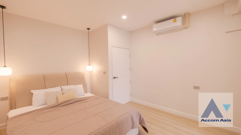 21  4 br Townhouse for rent and sale in Sukhumvit ,Bangkok BTS Phra khanong AA33050