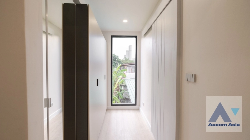 23  4 br Townhouse for rent and sale in Sukhumvit ,Bangkok BTS Phra khanong AA33050