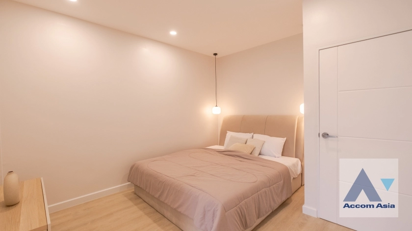 22  4 br Townhouse for rent and sale in Sukhumvit ,Bangkok BTS Phra khanong AA33050