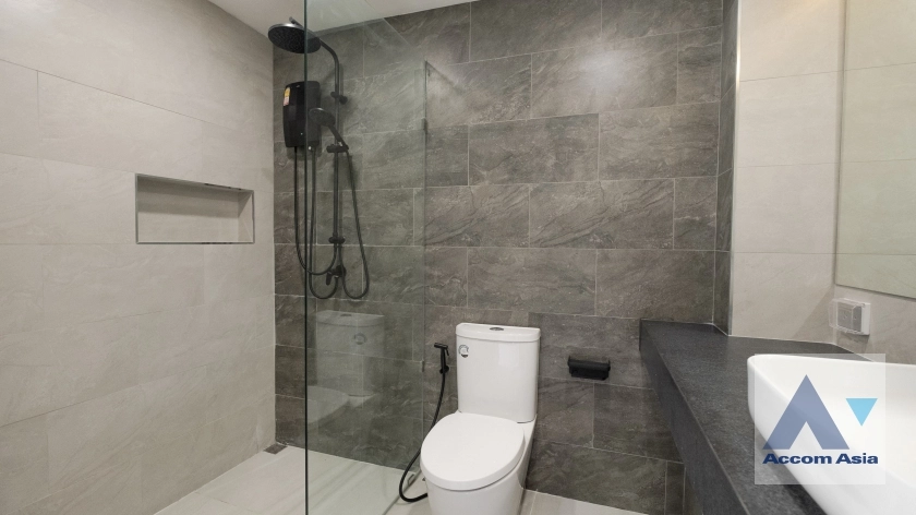 24  4 br Townhouse for rent and sale in Sukhumvit ,Bangkok BTS Phra khanong AA33050