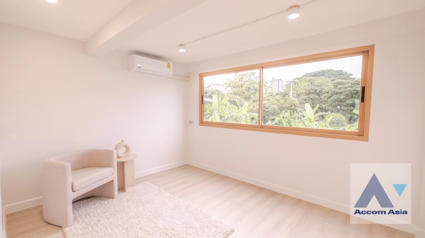 27  4 br Townhouse for rent and sale in Sukhumvit ,Bangkok BTS Phra khanong AA33050