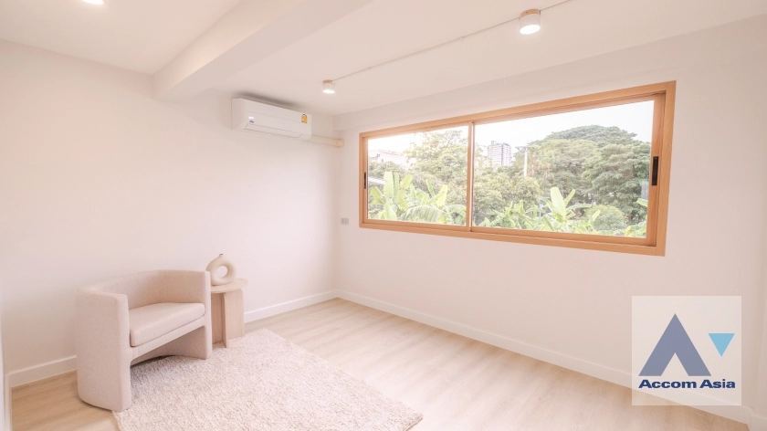 26  4 br Townhouse for rent and sale in sukhumvit ,Bangkok BTS Phra khanong AA33050