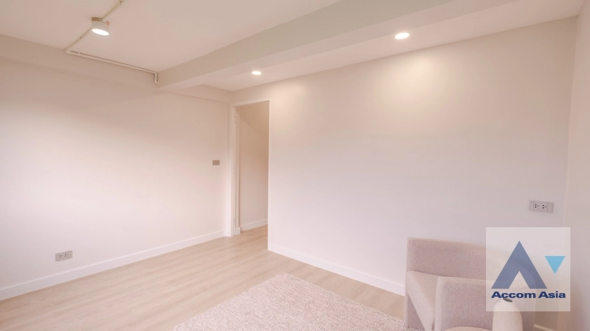 29  4 br Townhouse for rent and sale in Sukhumvit ,Bangkok BTS Phra khanong AA33050