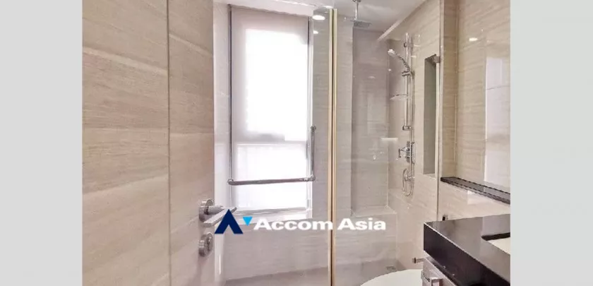  3 Bedrooms  Condominium For Rent in Ploenchit, Bangkok  near BTS Chitlom (AA33072)