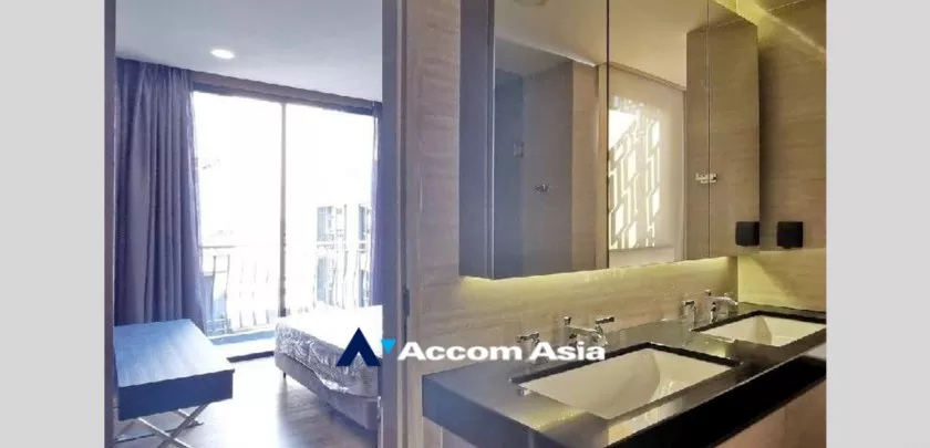  3 Bedrooms  Condominium For Rent in Ploenchit, Bangkok  near BTS Chitlom (AA33072)