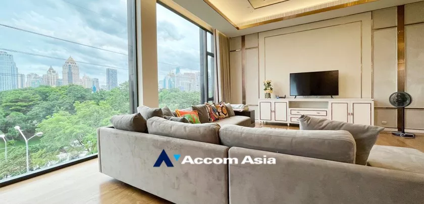  3 Bedrooms  Condominium For Rent in Ploenchit, Bangkok  near BTS Ratchadamri (AA33081)
