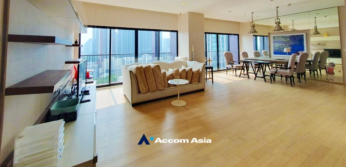  4 Bedrooms  Condominium For Rent in Sukhumvit, Bangkok  near BTS Ekkamai (AA33082)