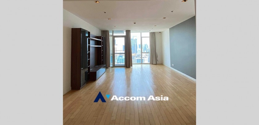 unit 3 Bedrooms  Condominium For Rent in Ploenchit, Bangkok  near BTS Ploenchit (AA33084)