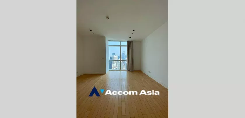  3 Bedrooms  Condominium For Rent in Ploenchit, Bangkok  near BTS Ploenchit (AA33084)