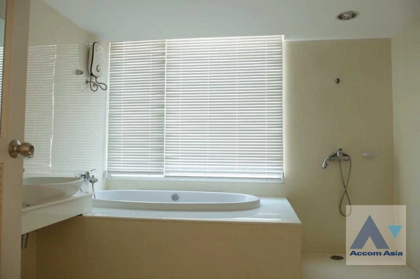  1  3 br Condominium For Sale in Charoen Nakhon ,Bangkok BTS Krung Thon Buri at The Fine at River AA33091