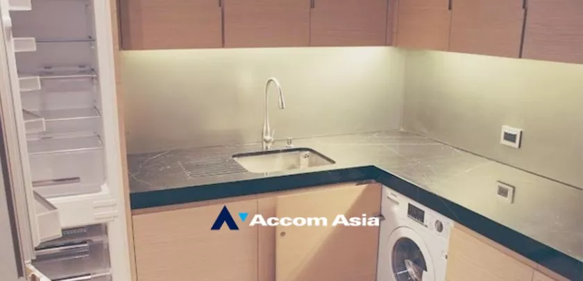  1 Bedroom  Condominium For Rent & Sale in Silom, Bangkok  near BTS Sala Daeng - MRT Silom (AA33099)