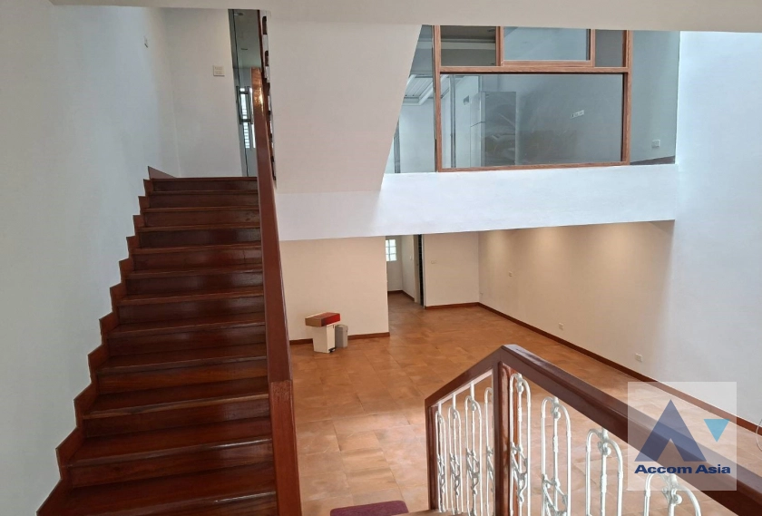  1  3 br Townhouse For Rent in Ploenchit ,Bangkok BTS Ploenchit AA33100