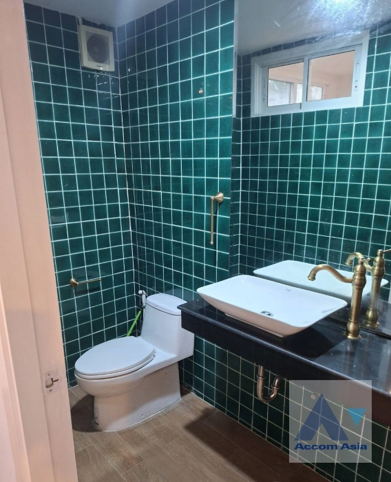 11  3 br Townhouse For Rent in Ploenchit ,Bangkok BTS Ploenchit AA33100