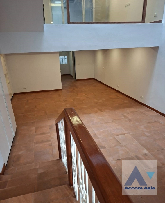 5  3 br Townhouse For Rent in Ploenchit ,Bangkok BTS Ploenchit AA33100