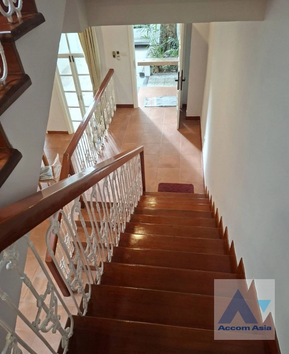 10  3 br Townhouse For Rent in Ploenchit ,Bangkok BTS Ploenchit AA33100
