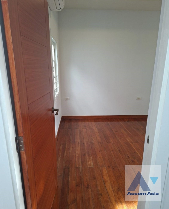 21  3 br Townhouse For Rent in Ploenchit ,Bangkok BTS Ploenchit AA33100