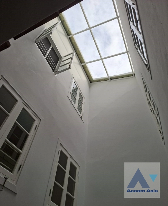 16  3 br Townhouse For Rent in Ploenchit ,Bangkok BTS Ploenchit AA33100