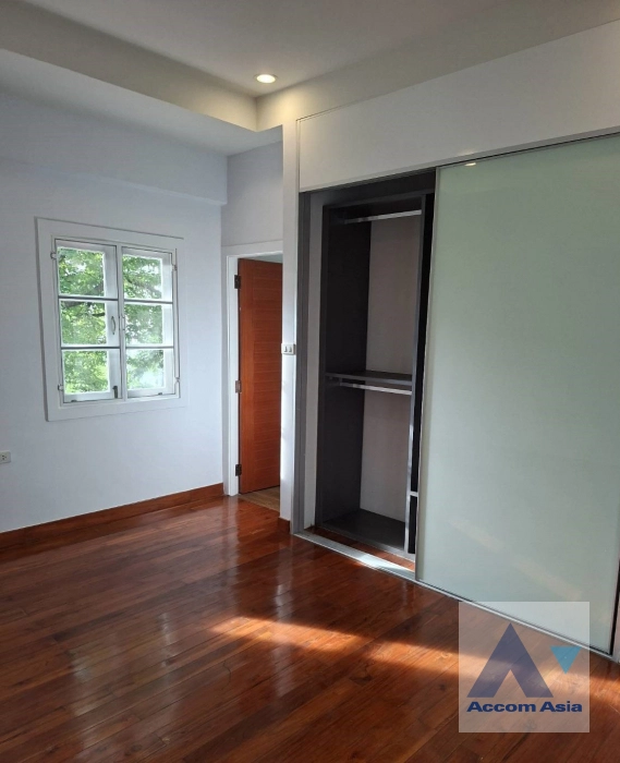 23  3 br Townhouse For Rent in Ploenchit ,Bangkok BTS Ploenchit AA33100