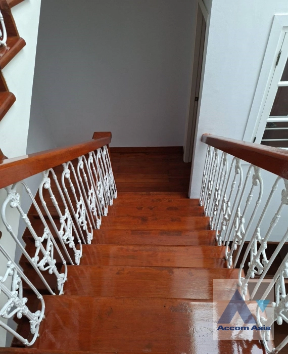 20  3 br Townhouse For Rent in Ploenchit ,Bangkok BTS Ploenchit AA33100